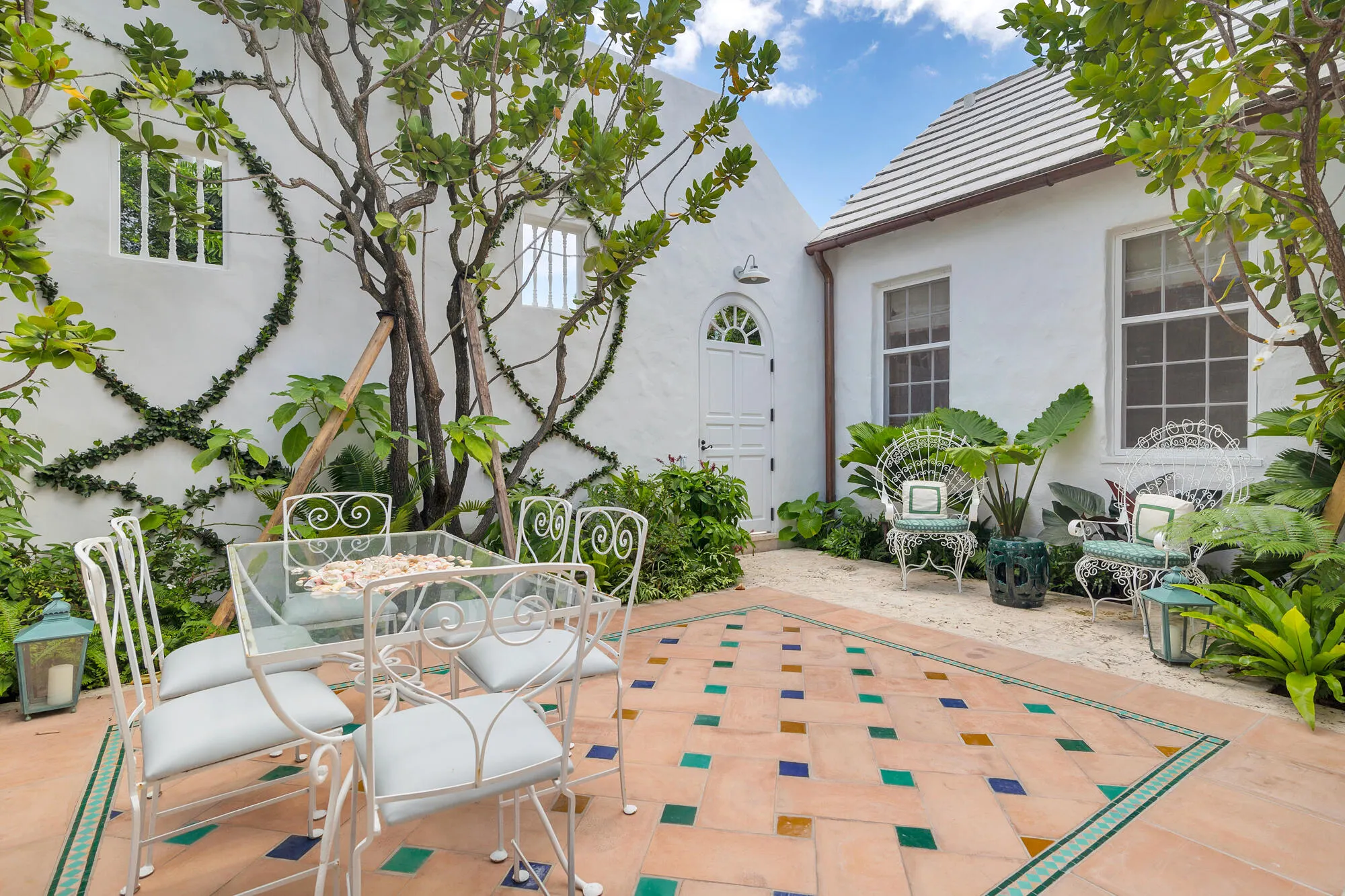 417 Peruvian Avenue, #1
