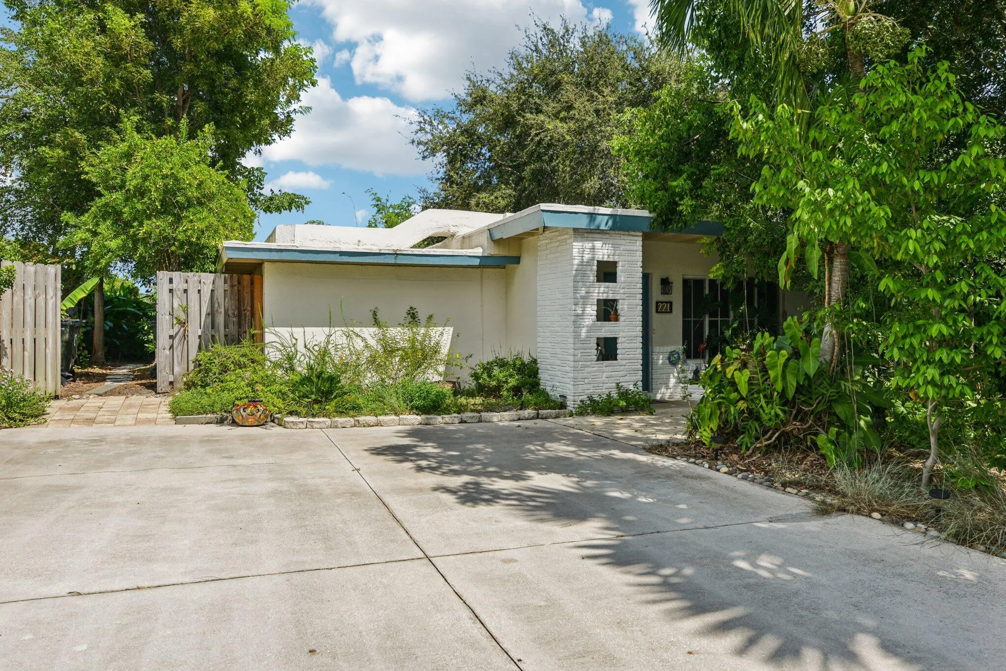 221 NE 17th Street