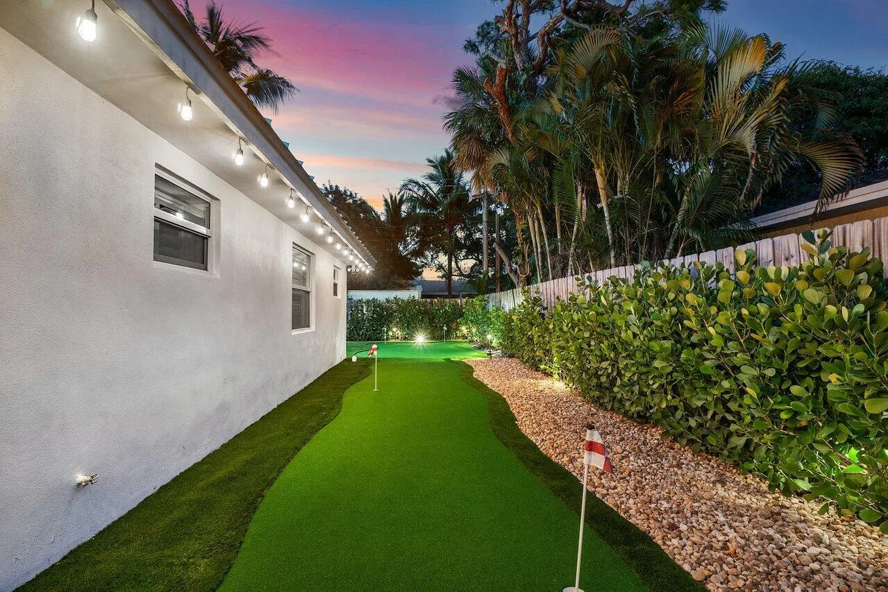 911 SW 27th Terrace
