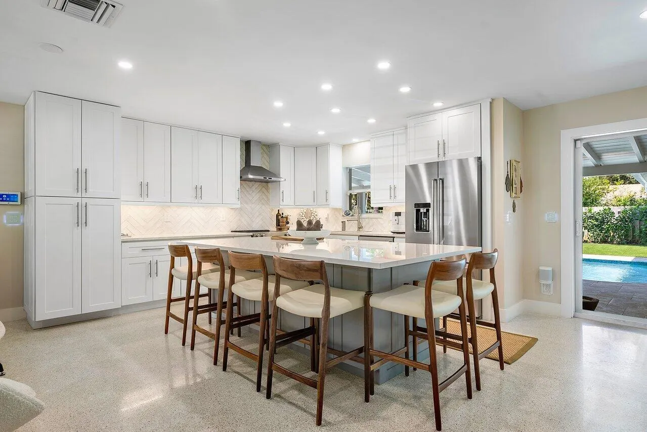 911 SW 27th Terrace