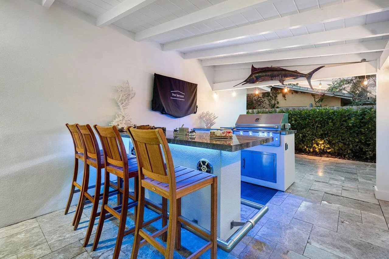 911 SW 27th Terrace