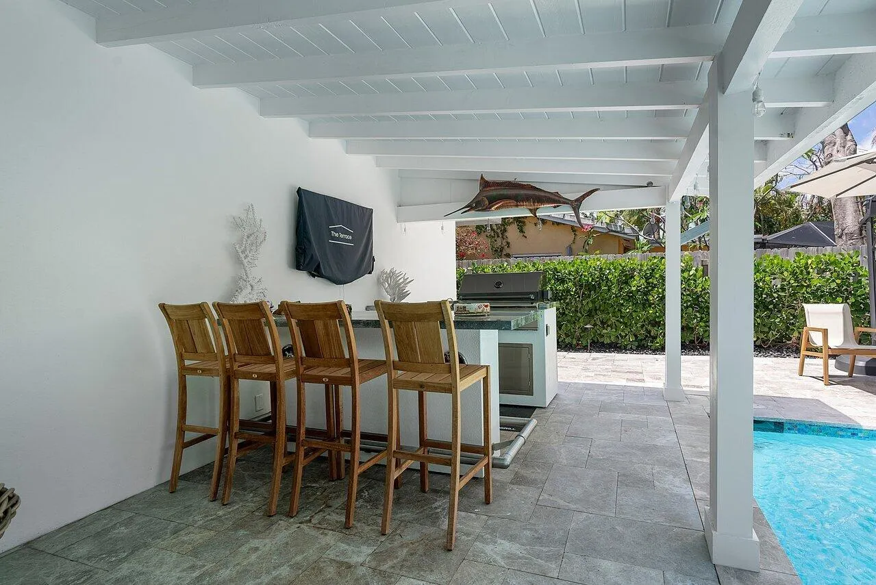 911 SW 27th Terrace