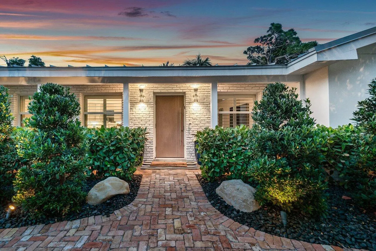 911 SW 27th Terrace