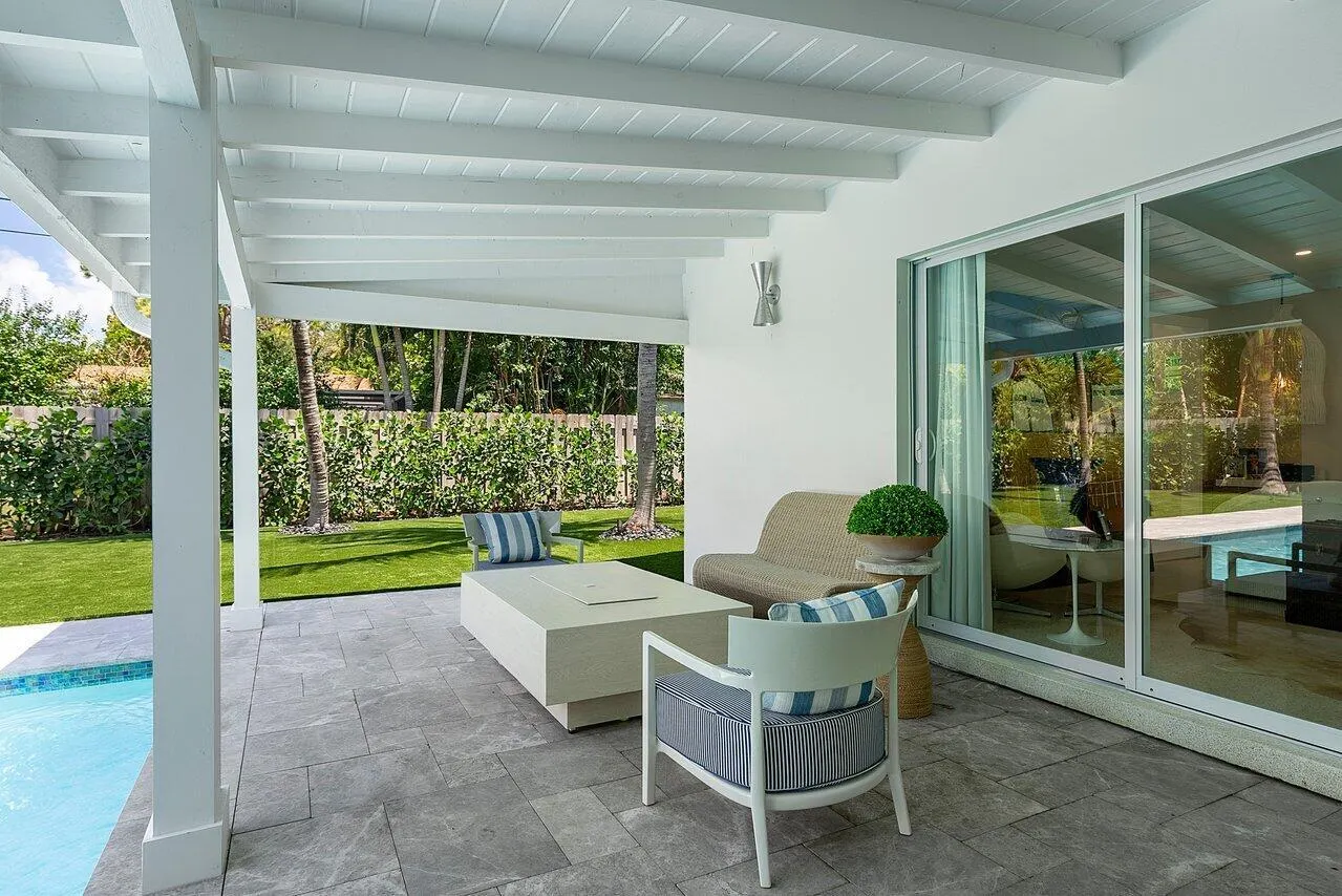 911 SW 27th Terrace