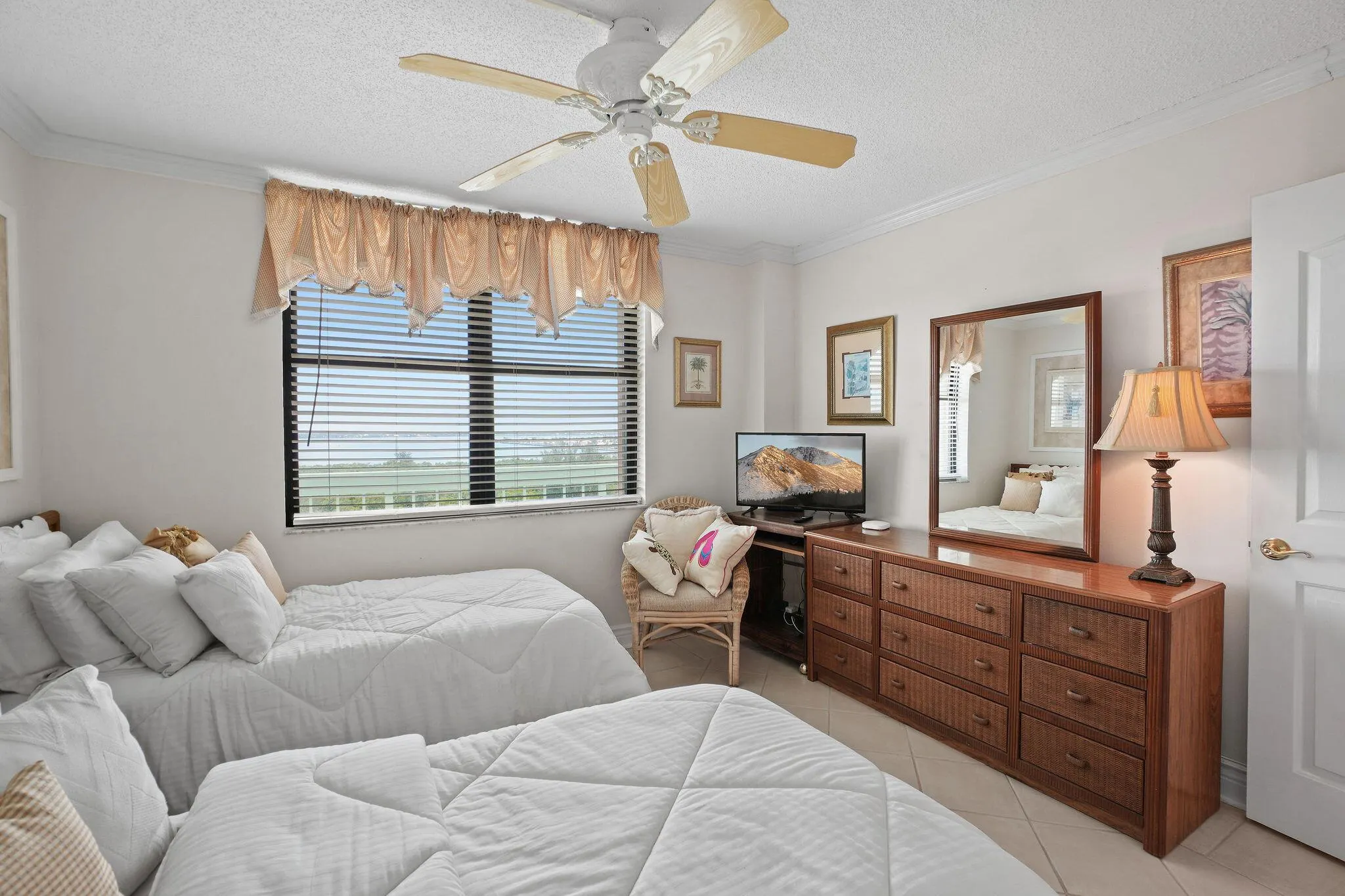 9940 S Ocean Drive, #907