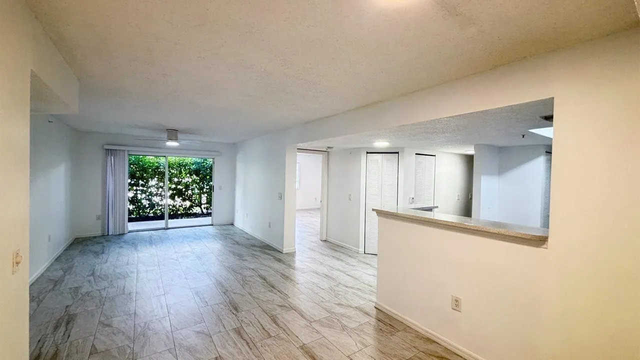 5025 Wiles Road, #107
