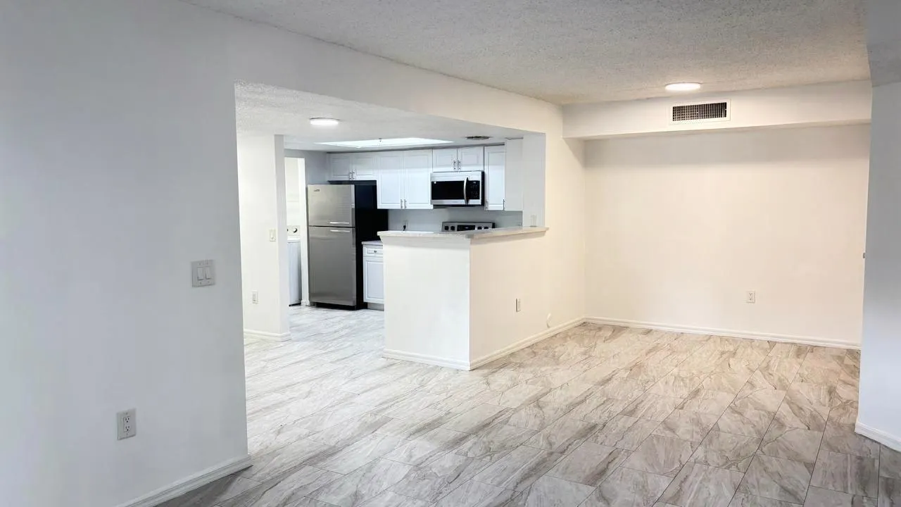 5025 Wiles Road, #107