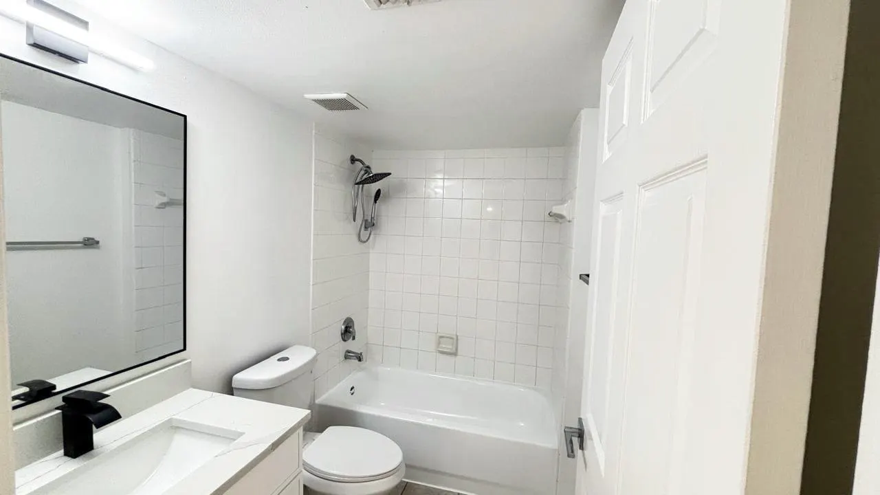 5025 Wiles Road, #107
