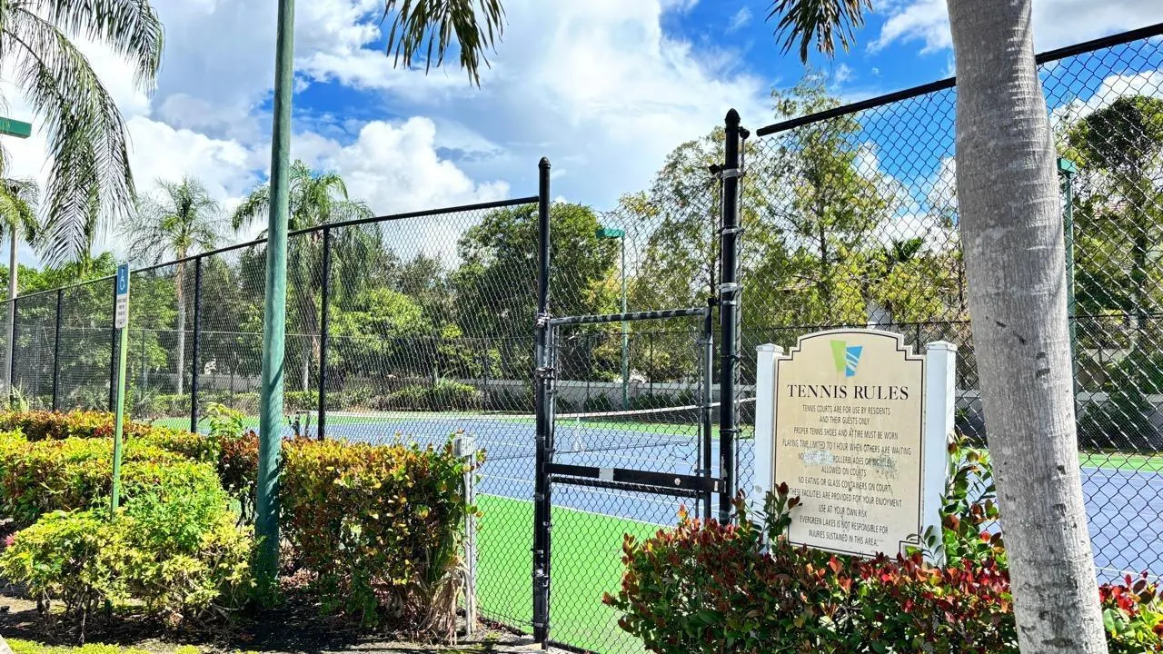 5025 Wiles Road, #107