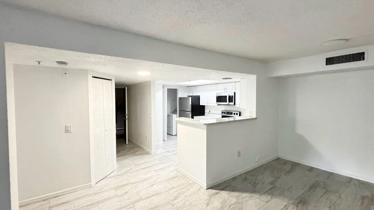 5025 Wiles Road, #107