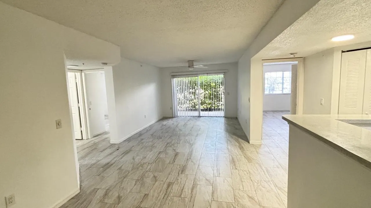 5025 Wiles Road, #107