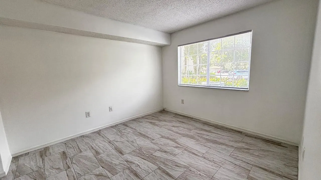 5025 Wiles Road, #107