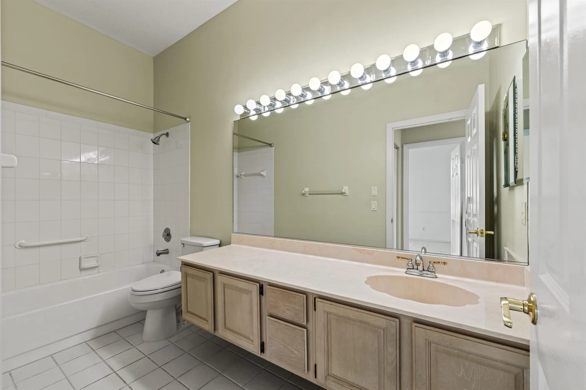 407 SW Fairway Landing