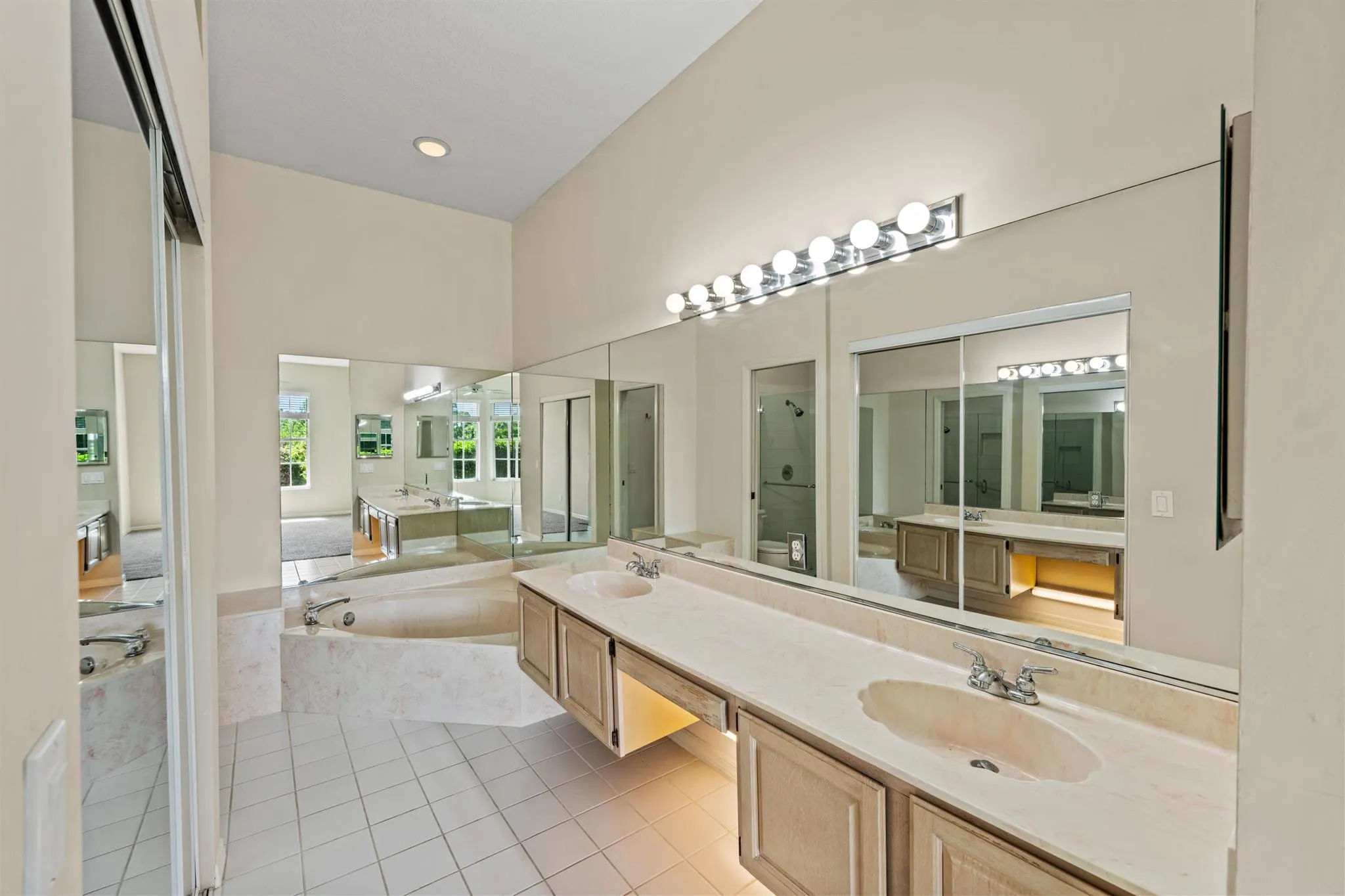 407 SW Fairway Landing