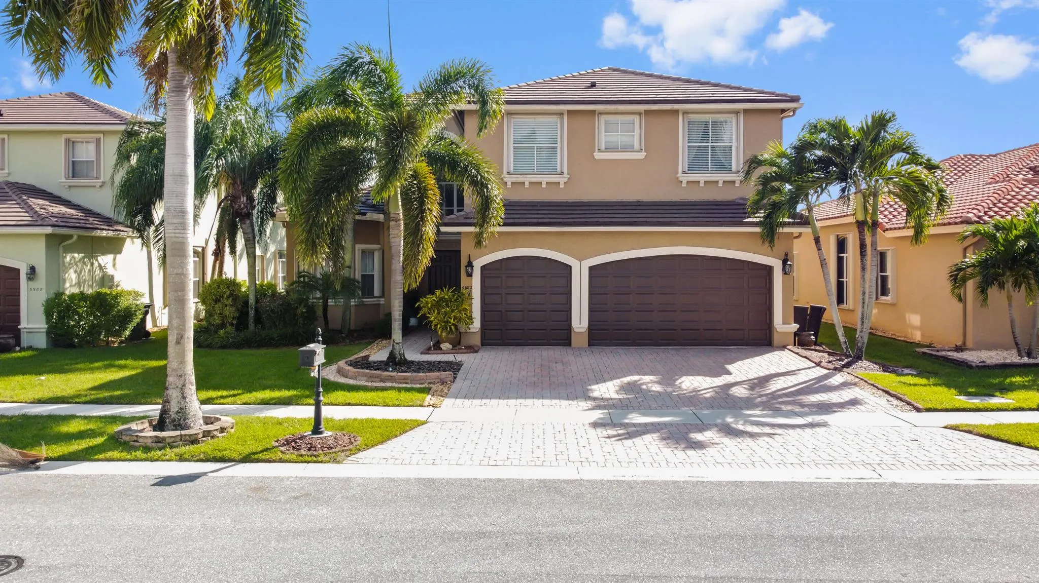6982 Houlton Circle