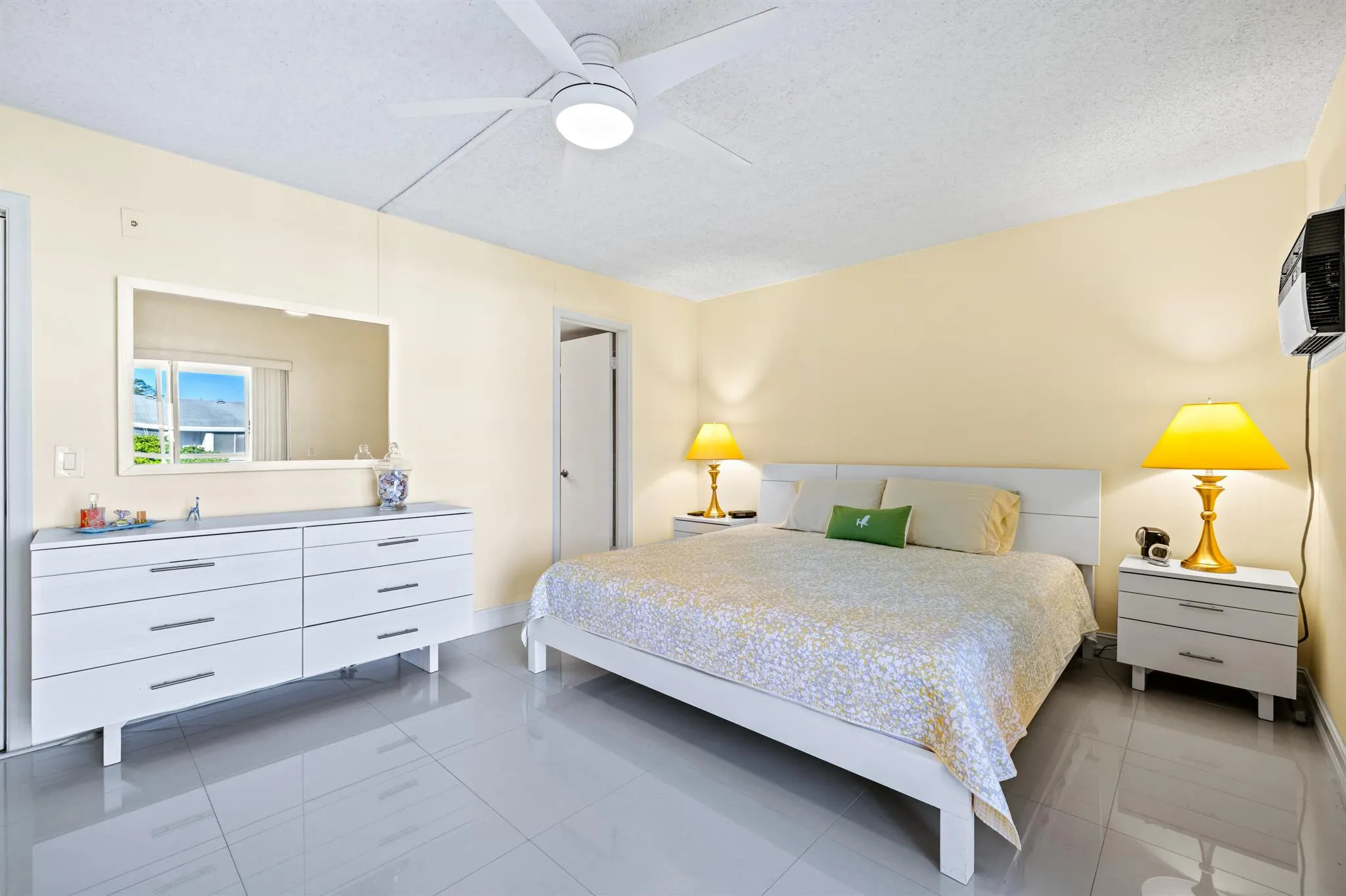 310 Farnham M, #310