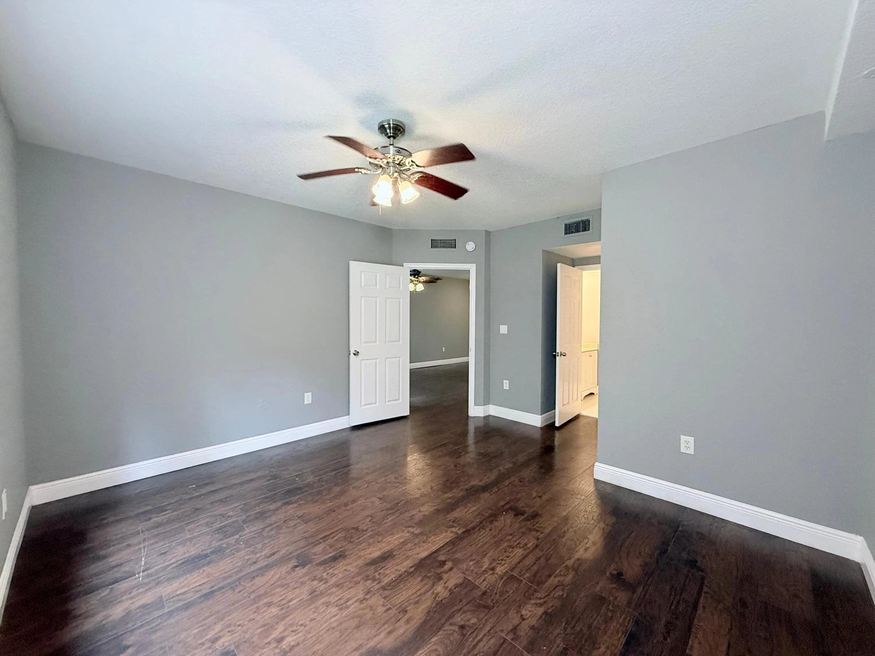 1115 Golden Lakes Boulevard, #512