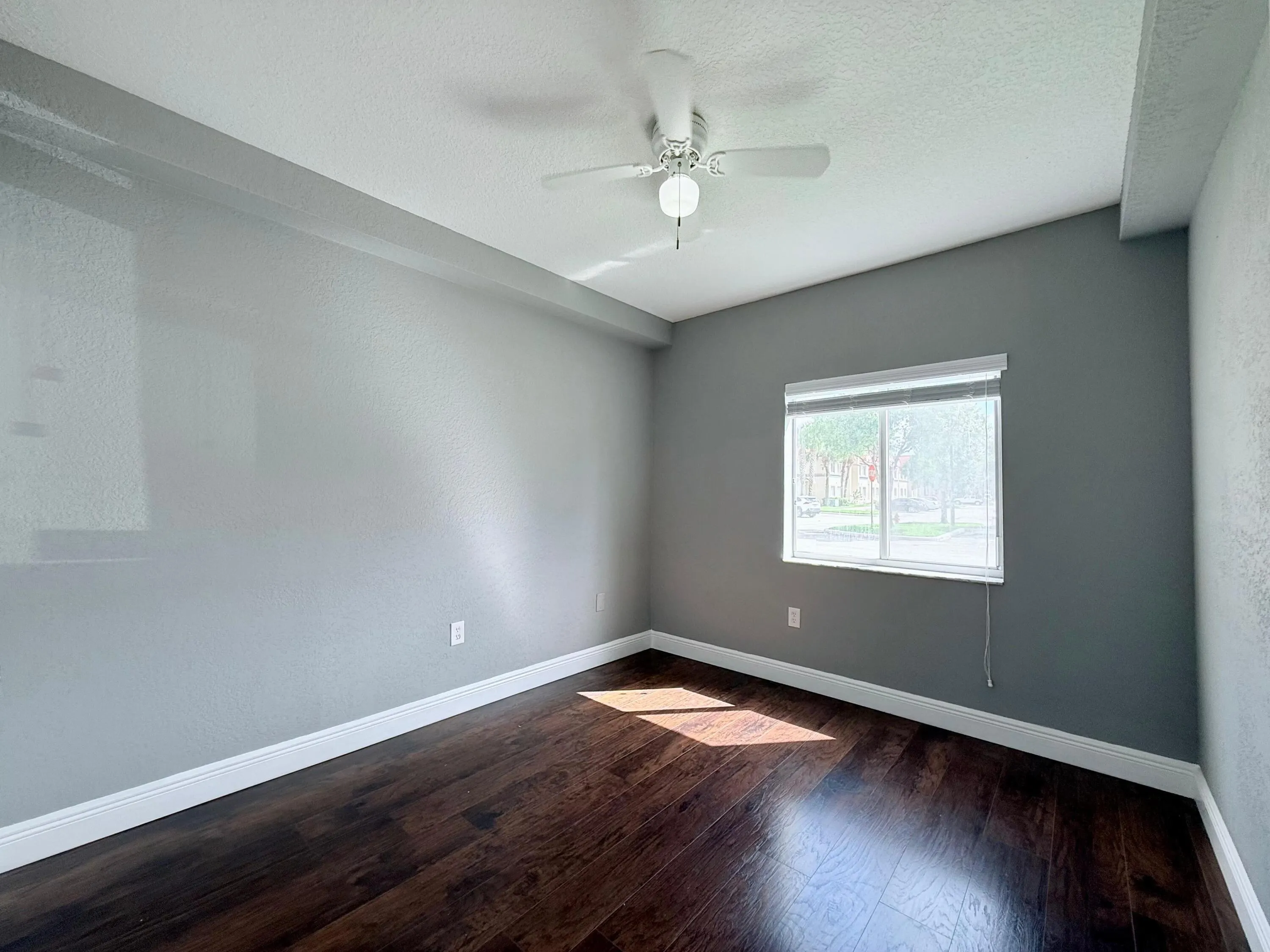 1115 Golden Lakes Boulevard, #512