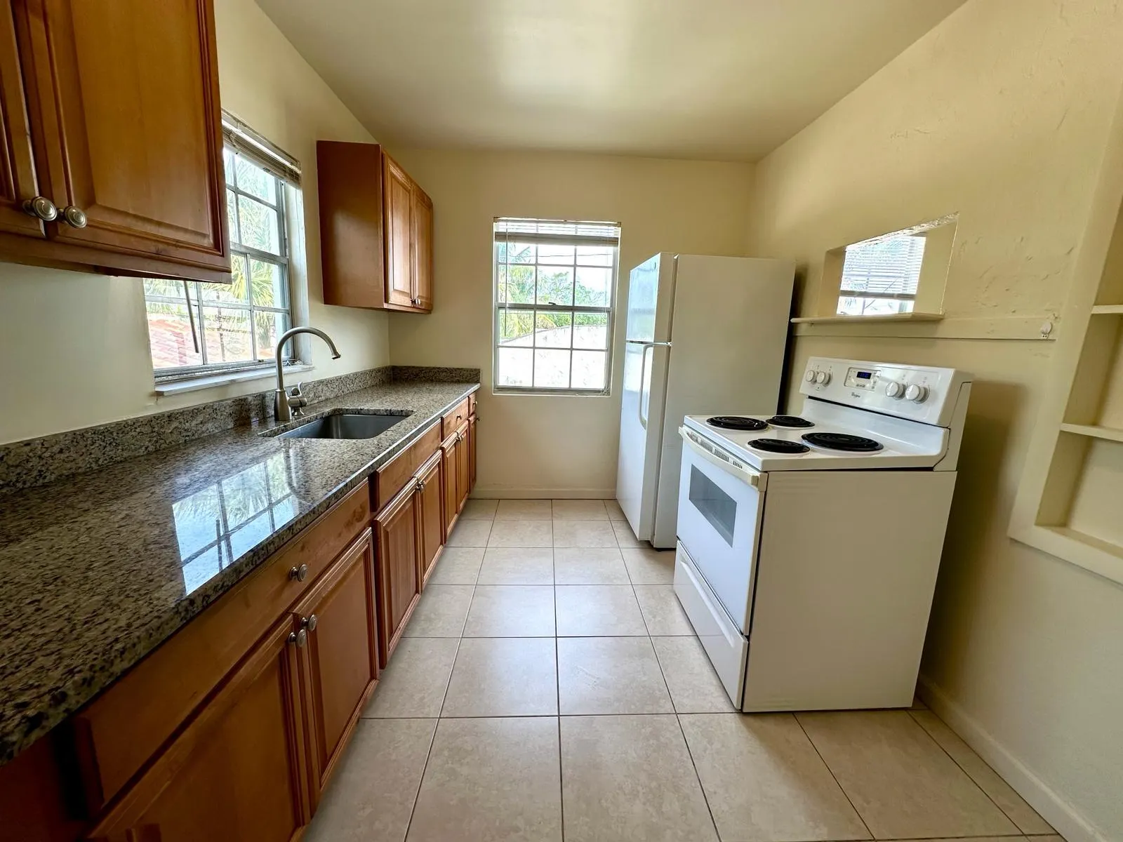1212 N Palmway, #4