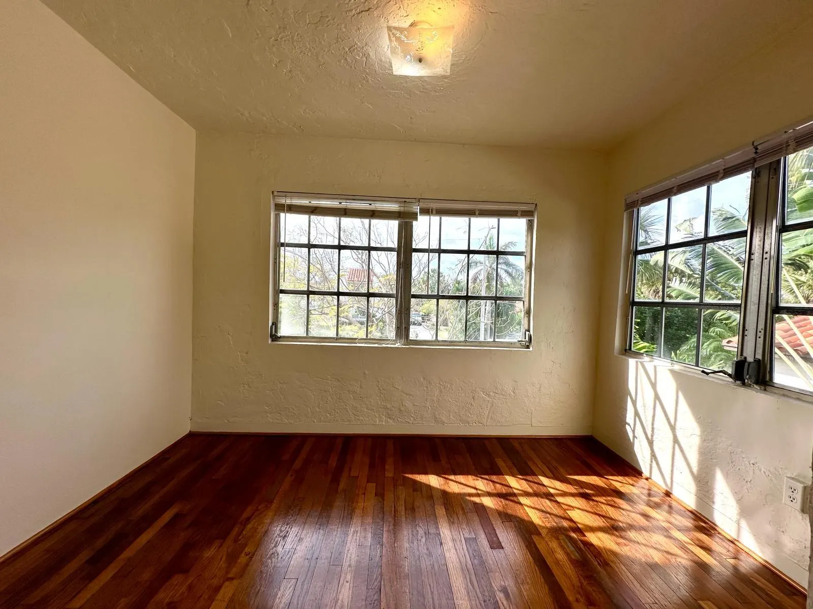 1212 N Palmway, #4