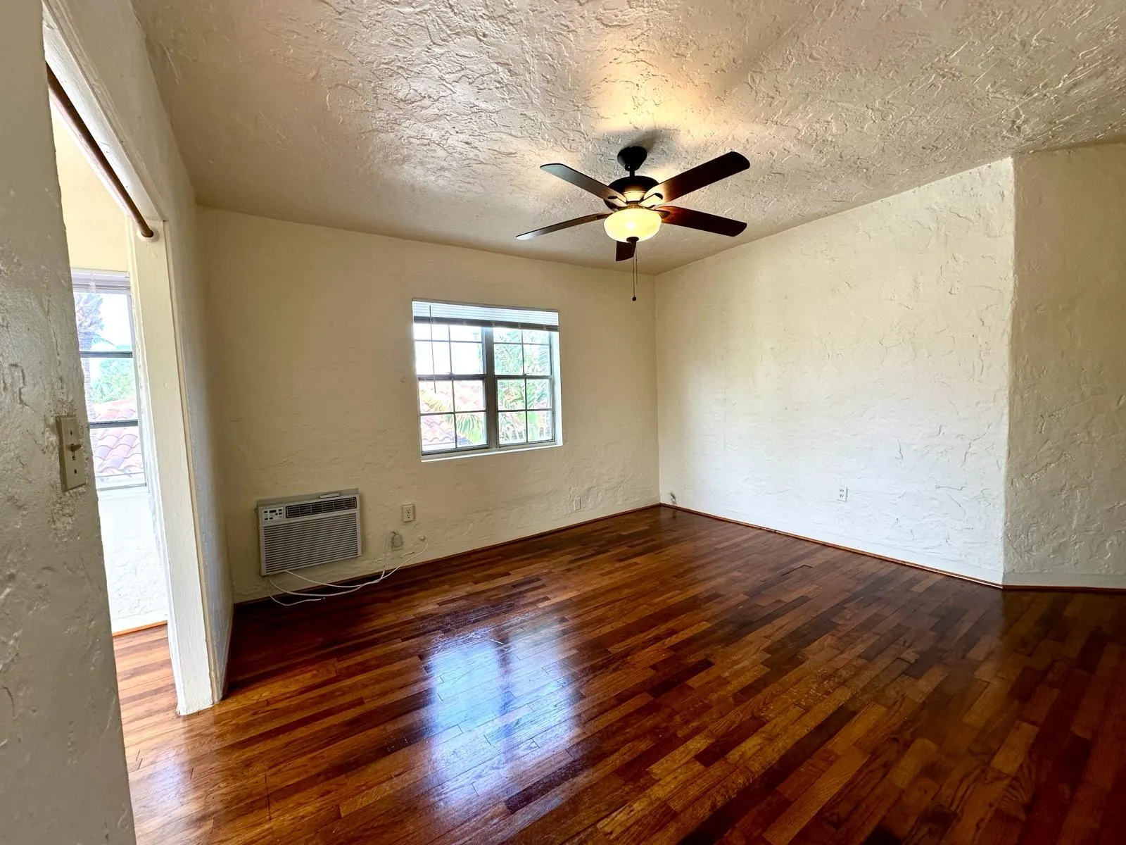 1212 N Palmway, #4