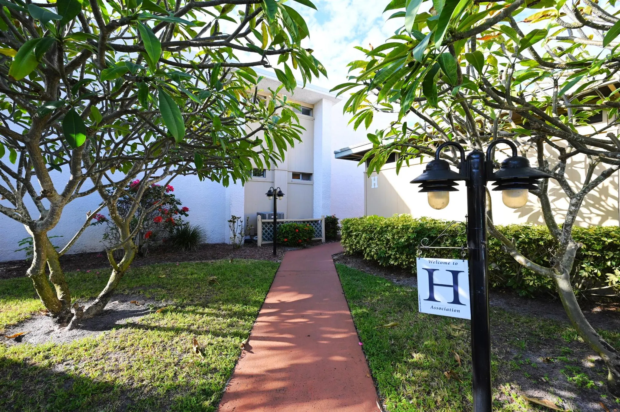 1501 NE 13th Terrace, #H16