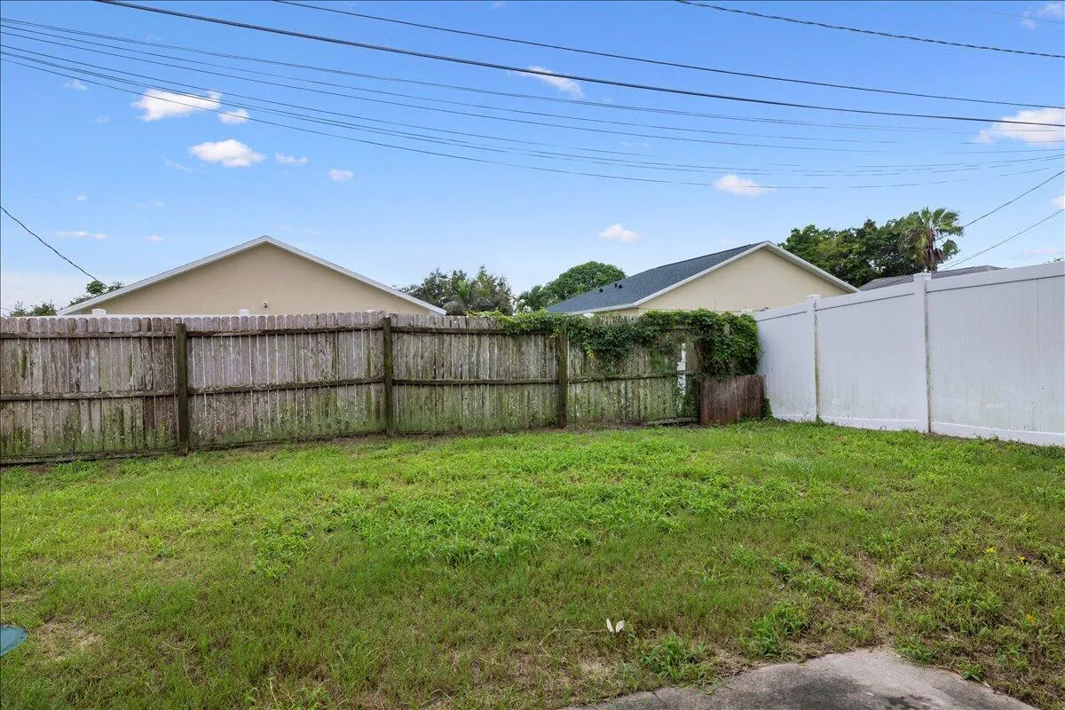 411 13th Lane SW