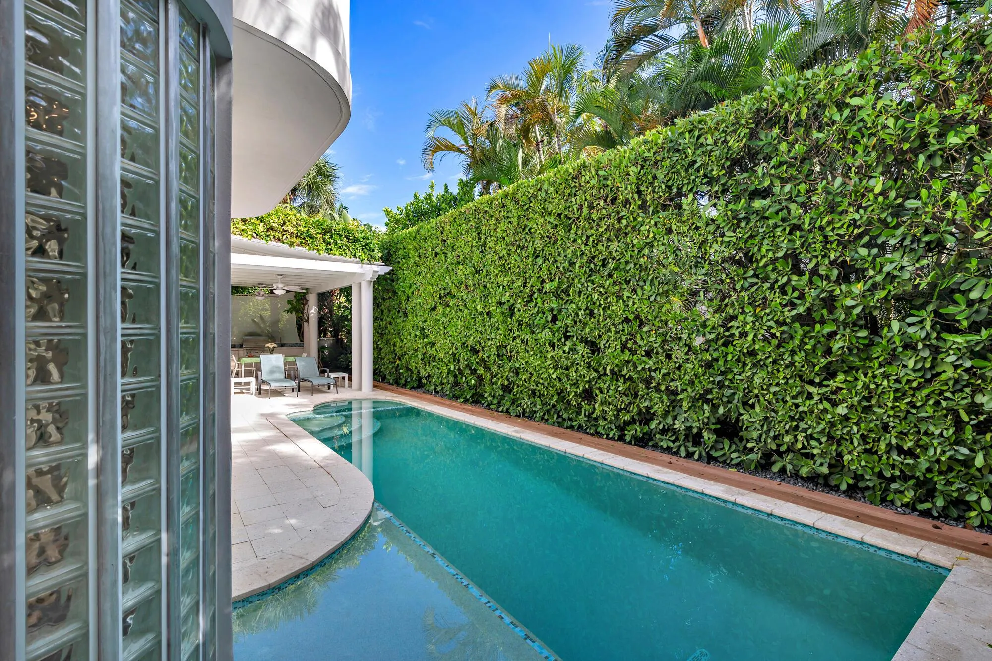 216 Colonial Lane