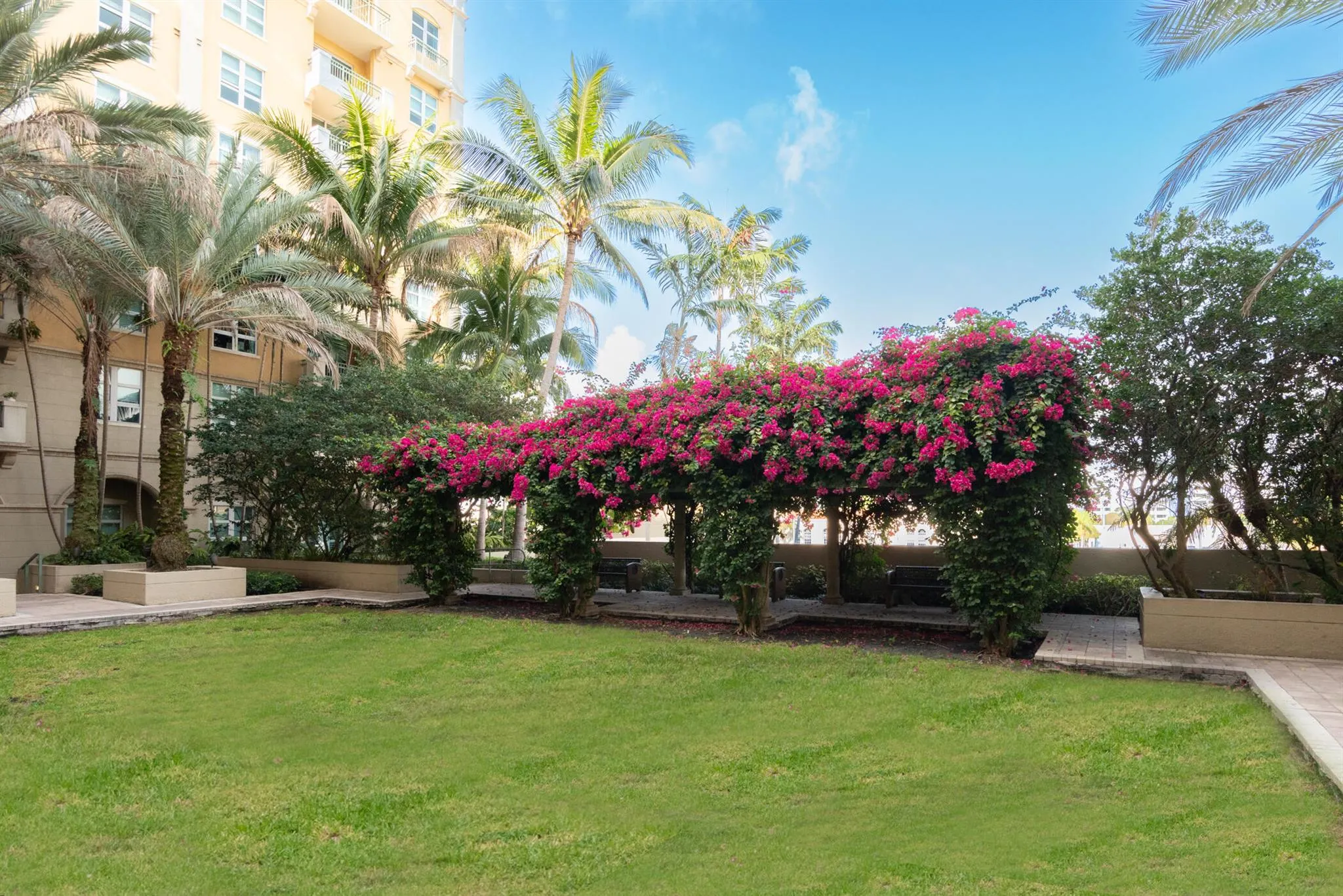 403 S Sapodilla Avenue, #207
