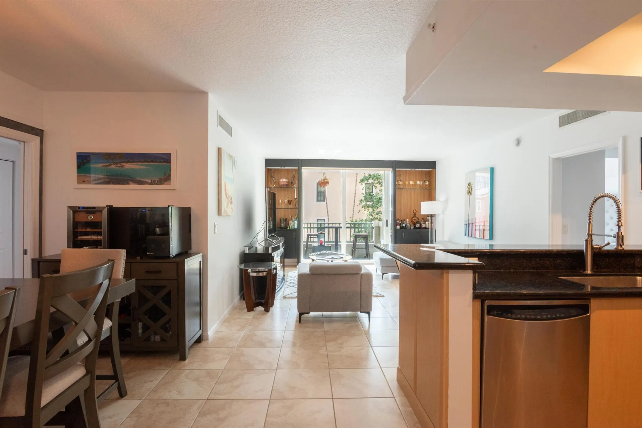 403 S Sapodilla Avenue, #207