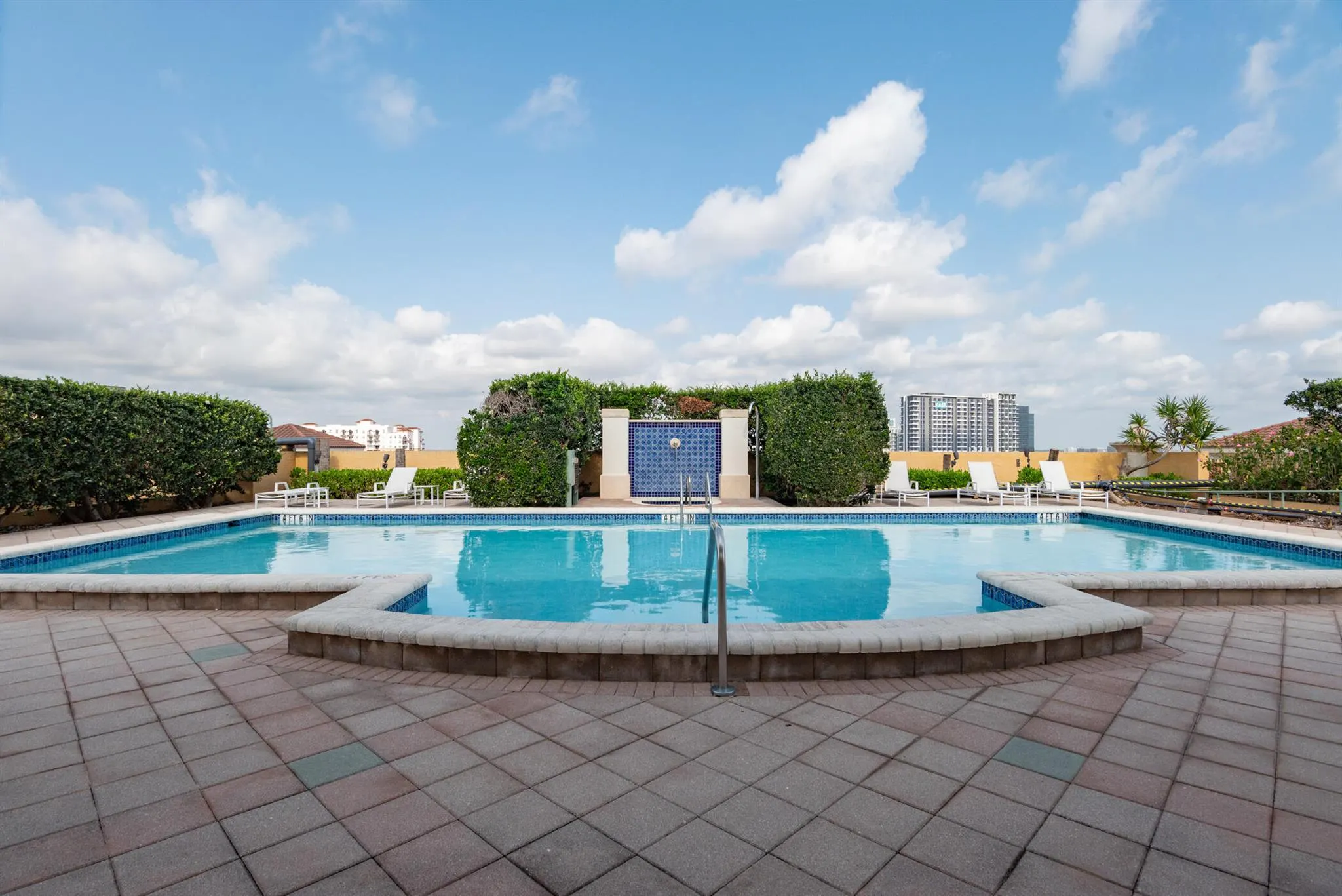403 S Sapodilla Avenue, #207