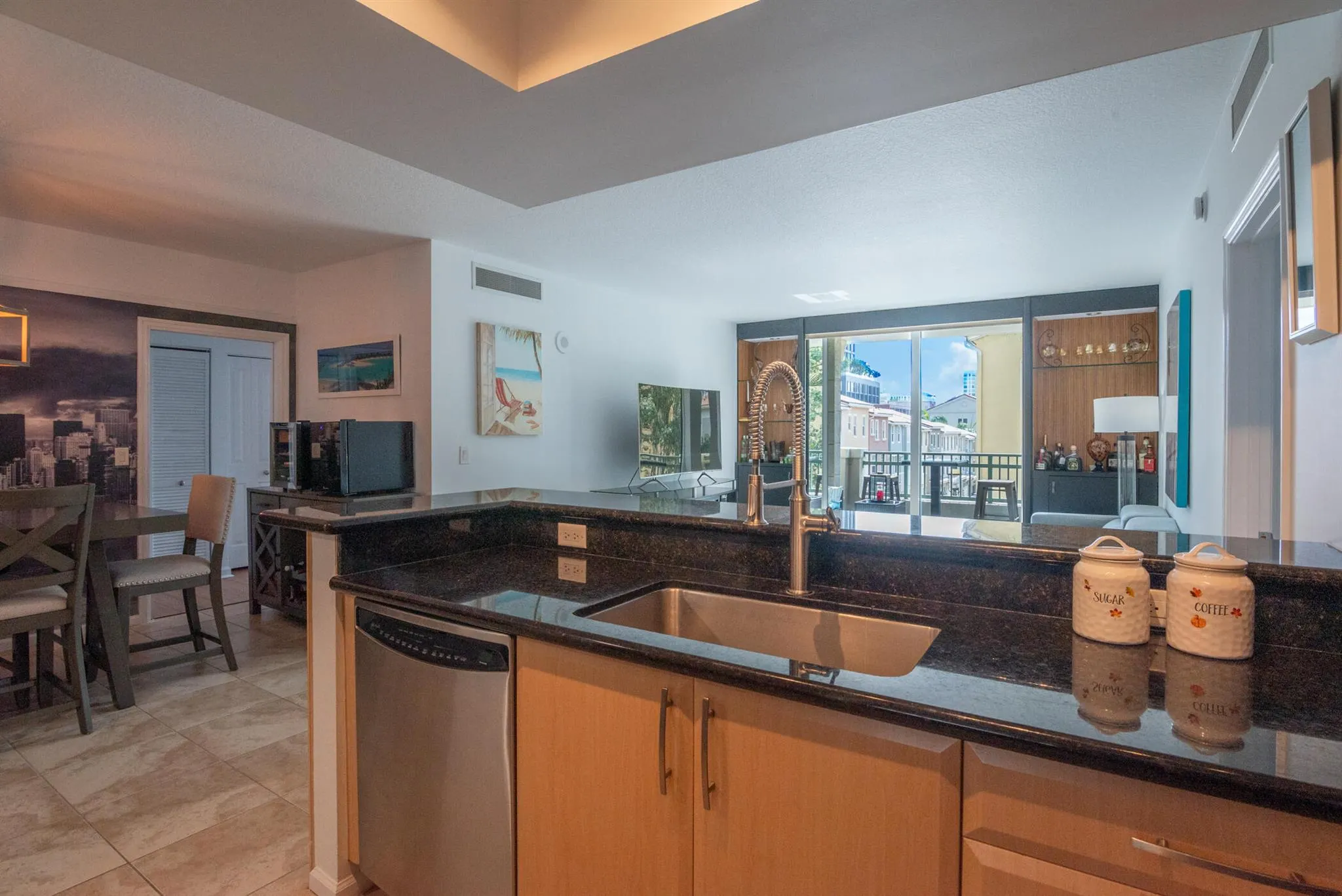 403 S Sapodilla Avenue, #207