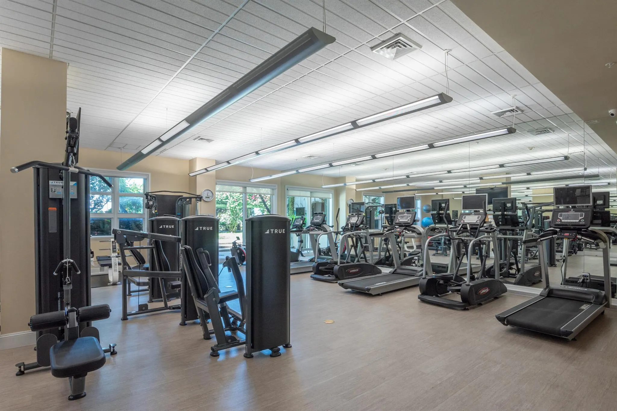 403 S Sapodilla Avenue, #207