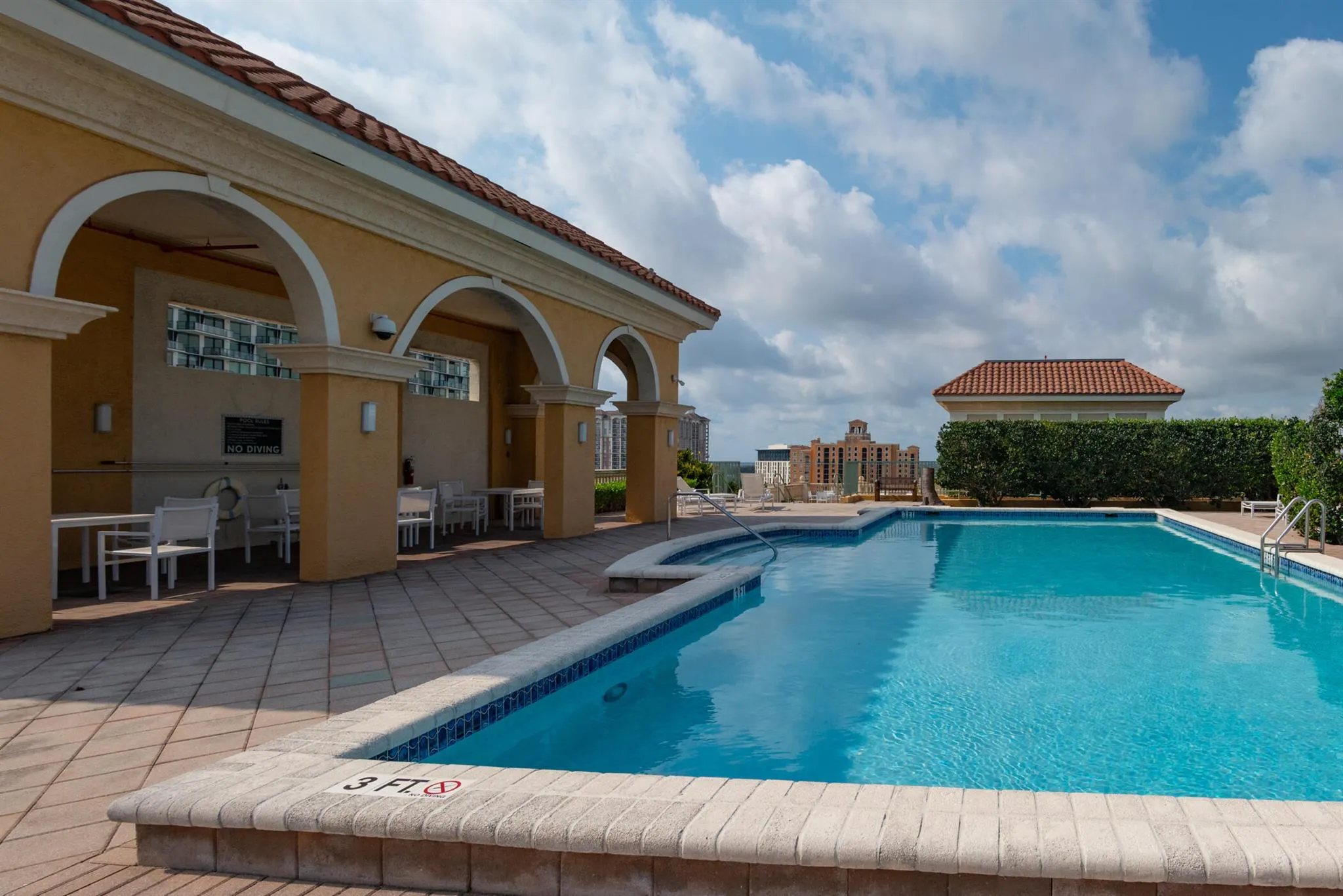 403 S Sapodilla Avenue, #207