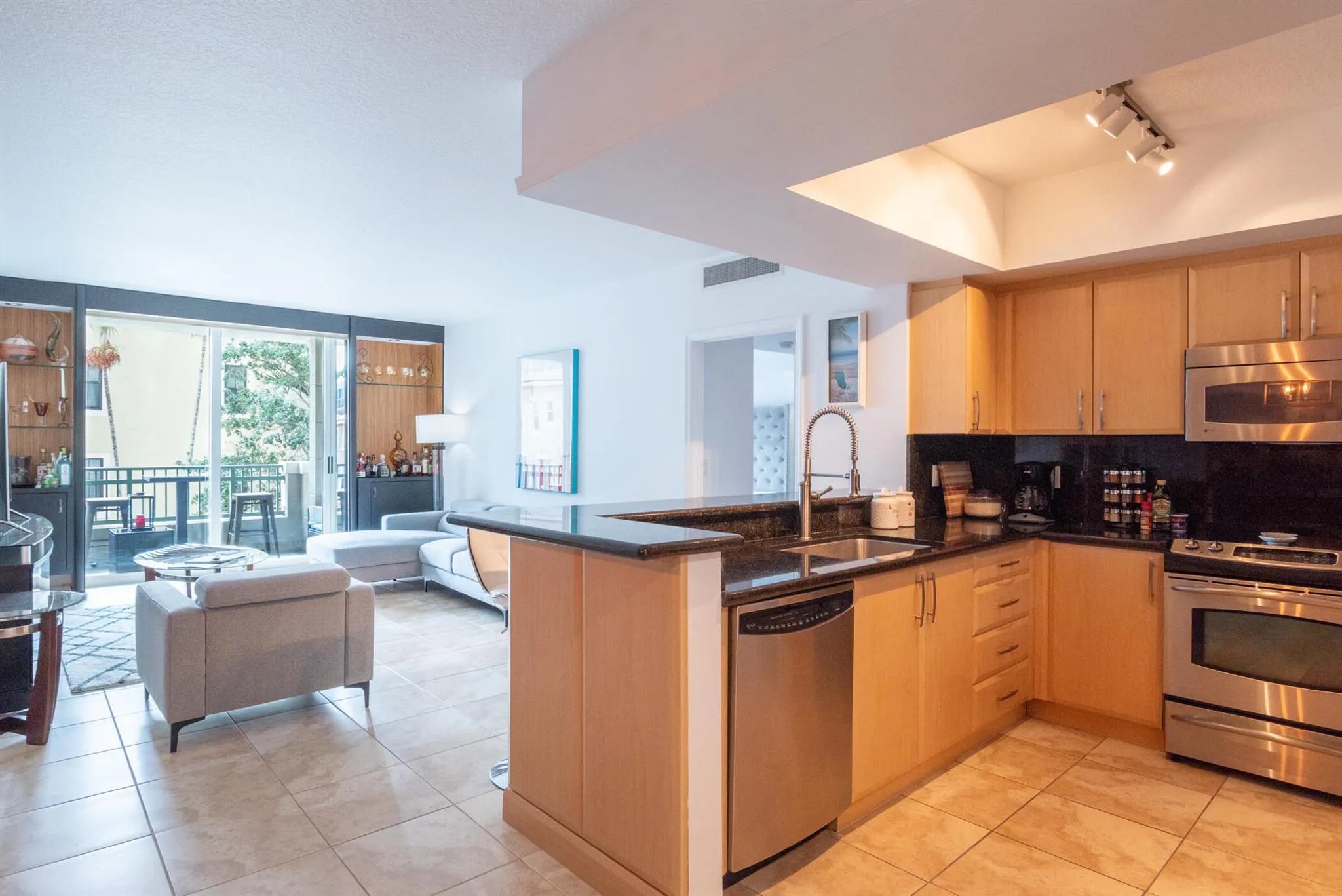 403 S Sapodilla Avenue, #207