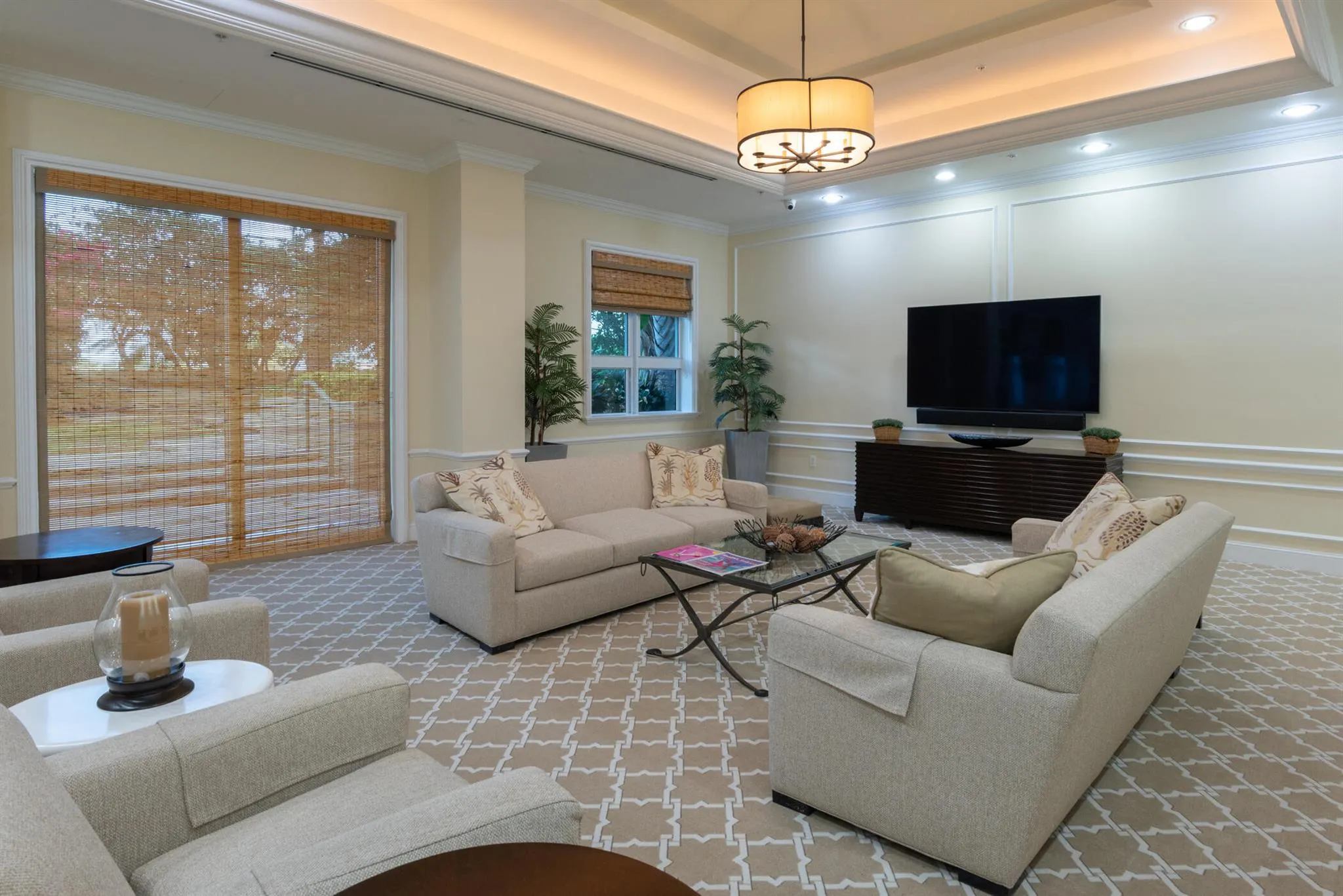 403 S Sapodilla Avenue, #207