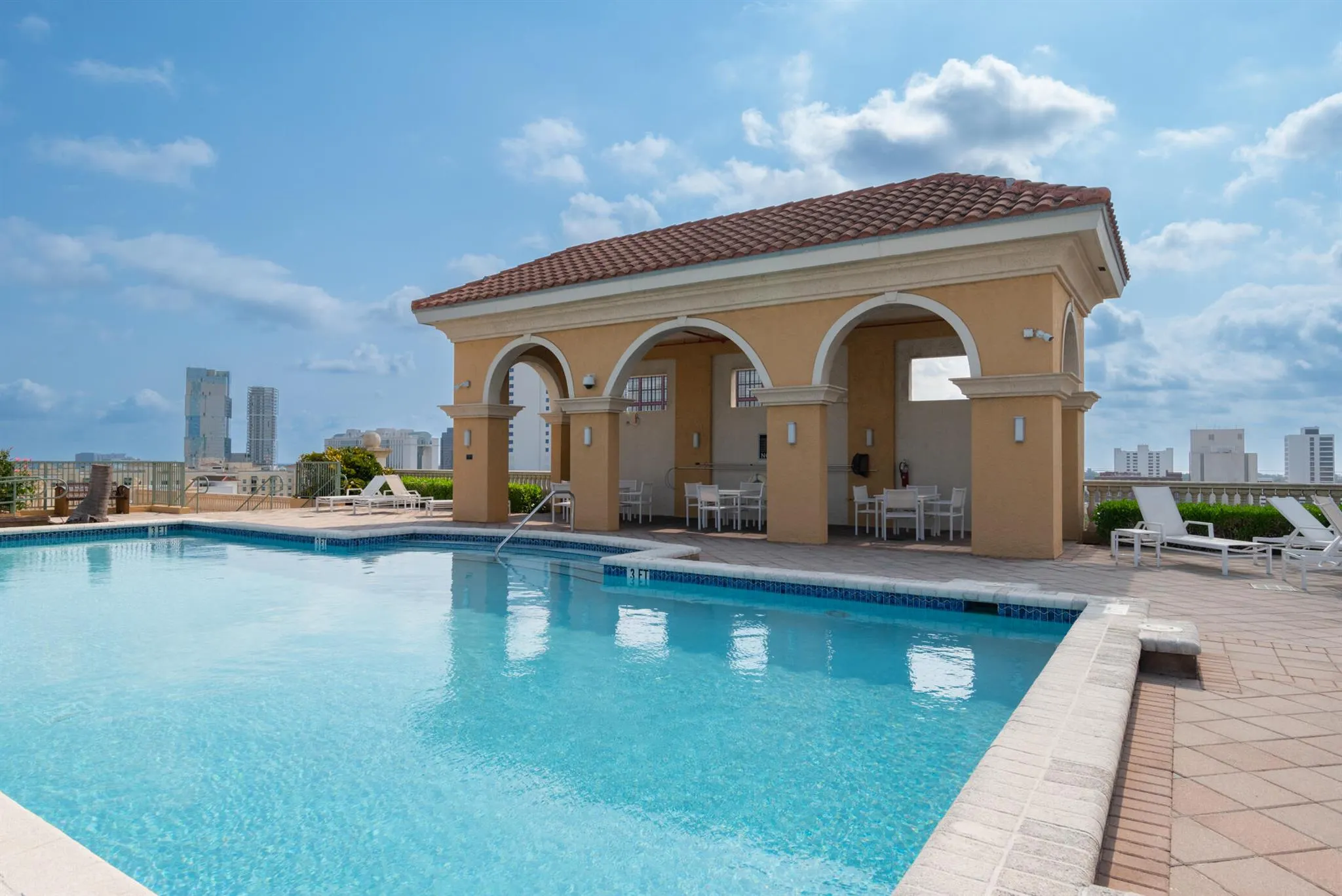 403 S Sapodilla Avenue, #207
