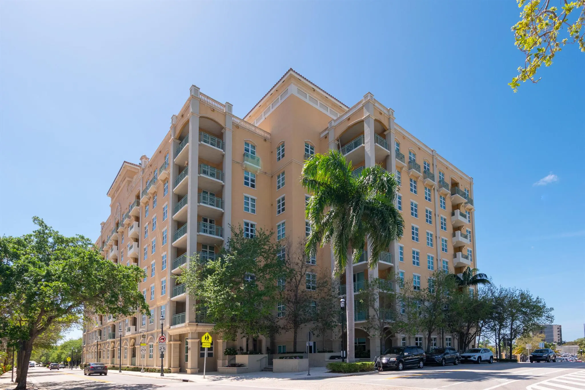403 S Sapodilla Avenue, #207