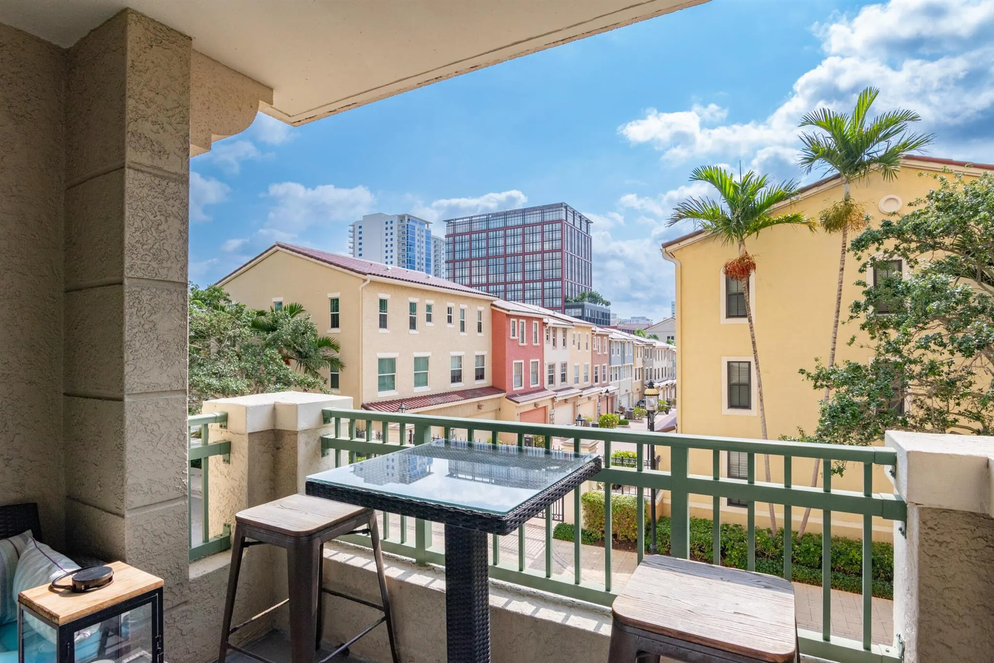 403 S Sapodilla Avenue, #207