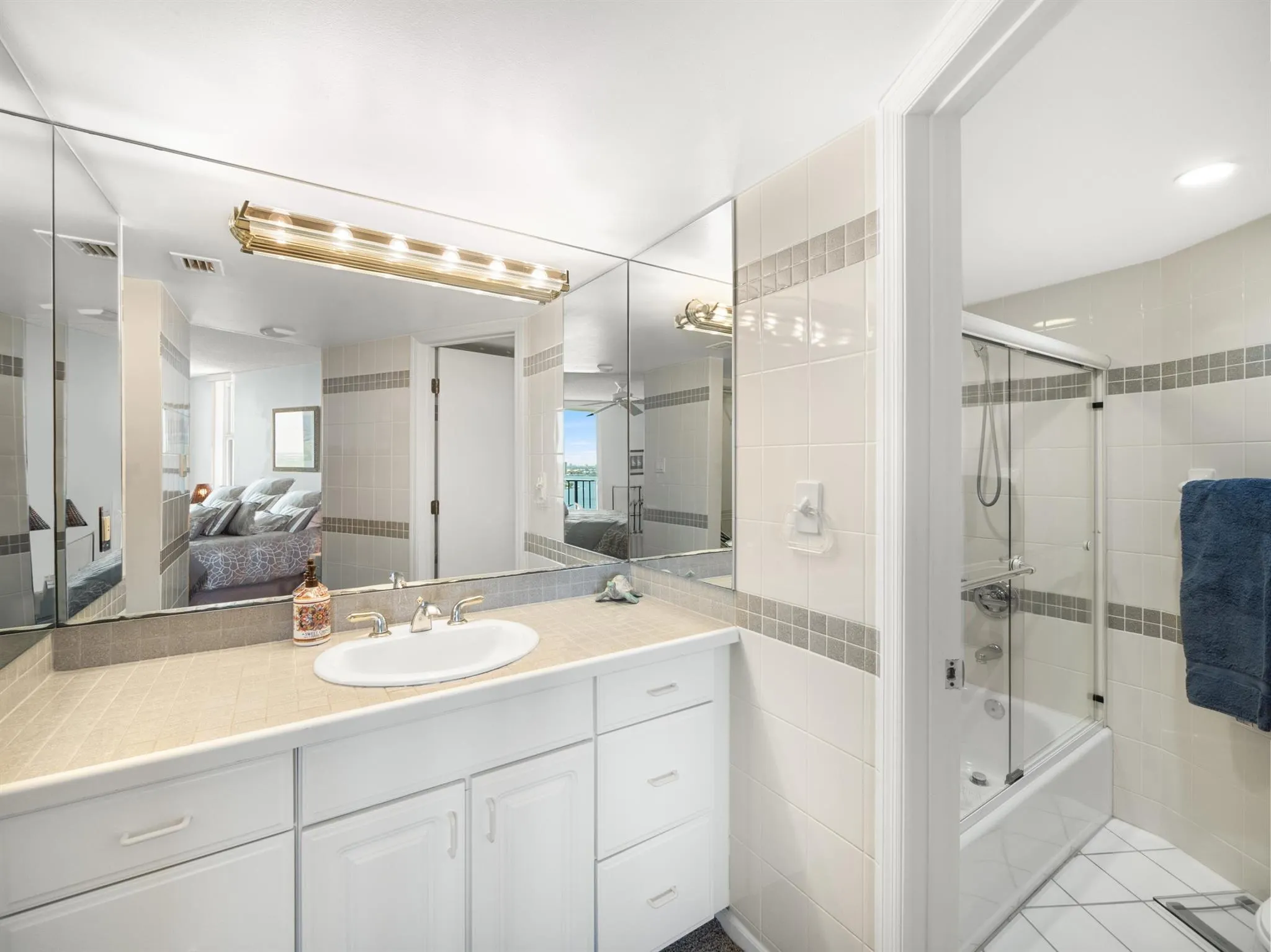 5420 N Ocean Drive, #2504