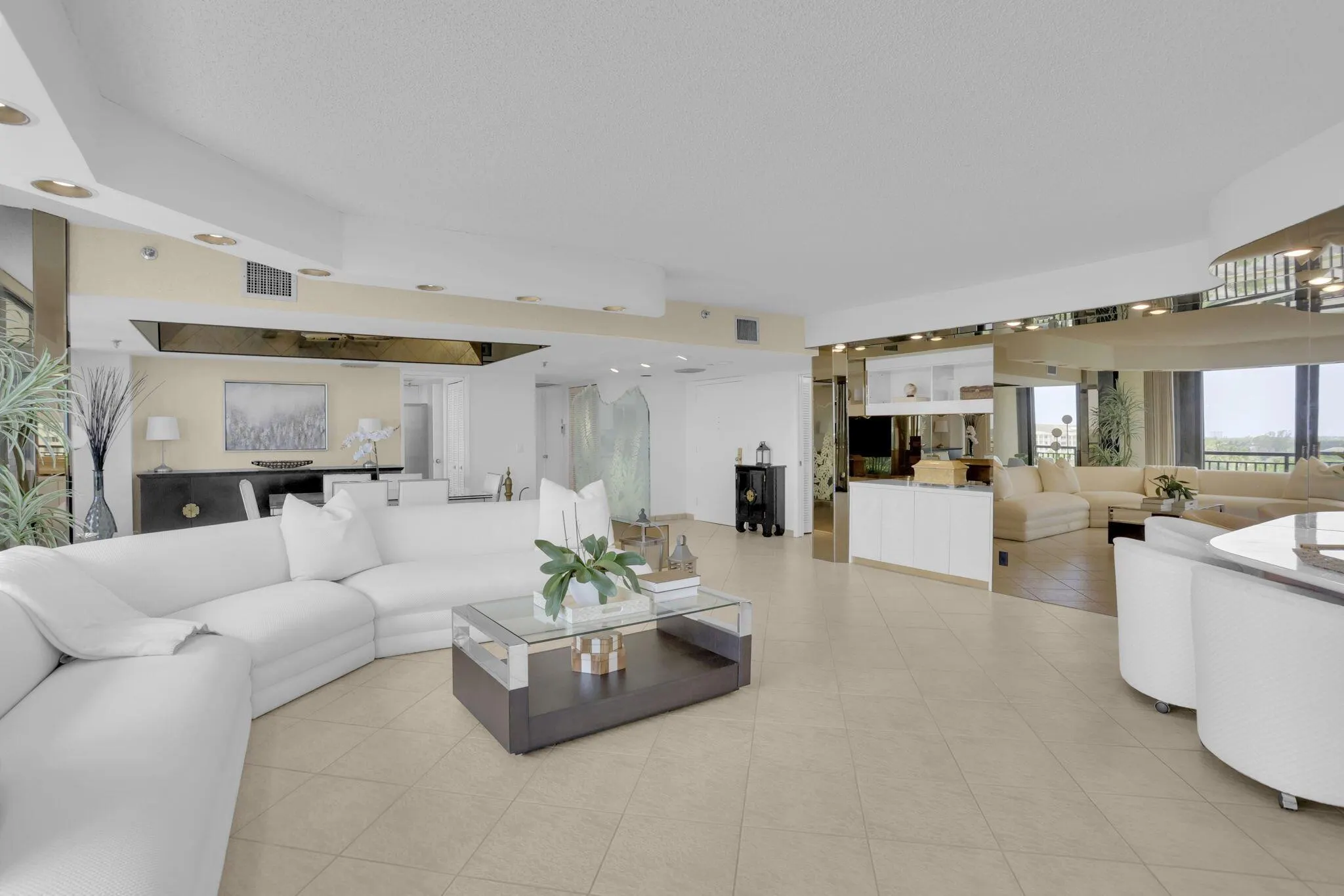 2427 Presidential Way, #701