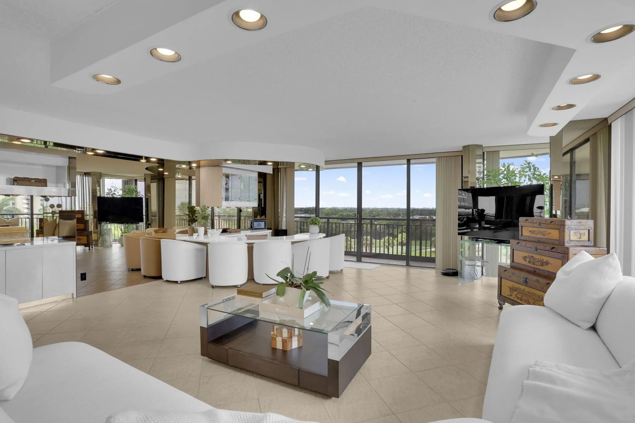 2427 Presidential Way, #701