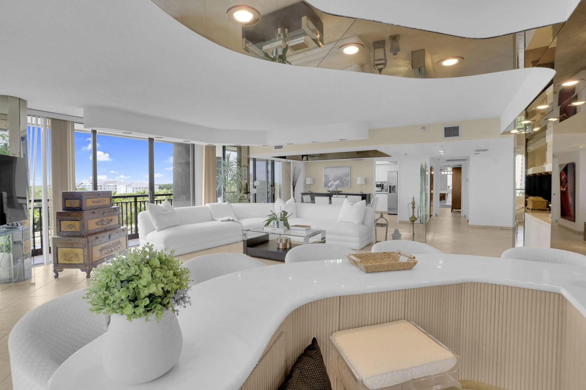 2427 Presidential Way, #701