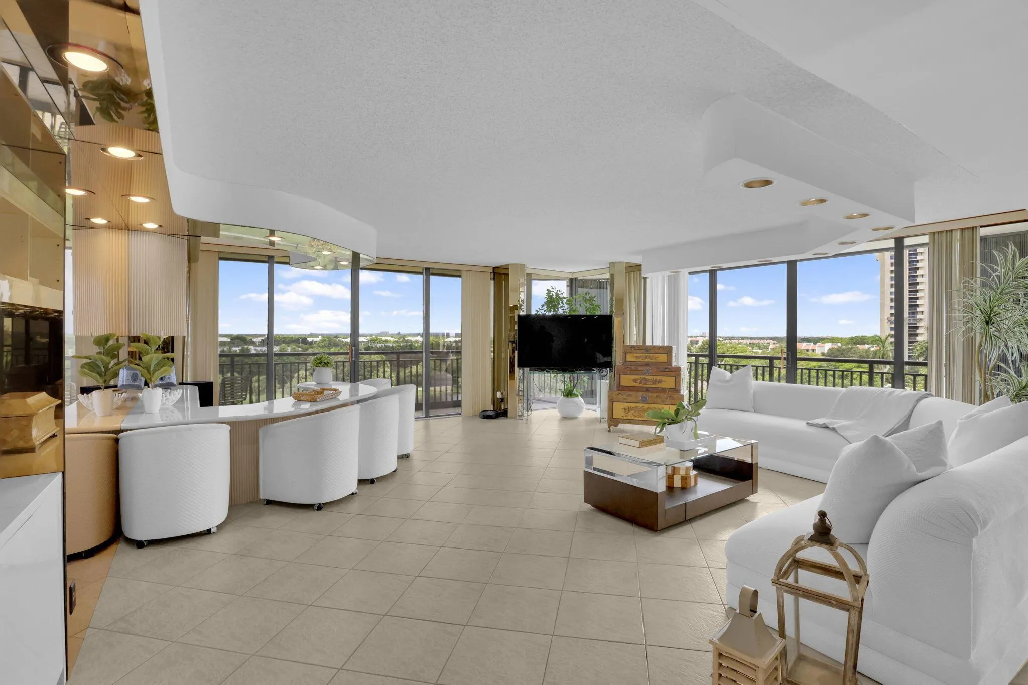2427 Presidential Way, #701