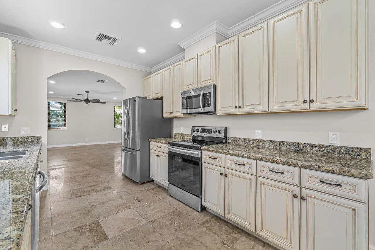 625 Via Villagio