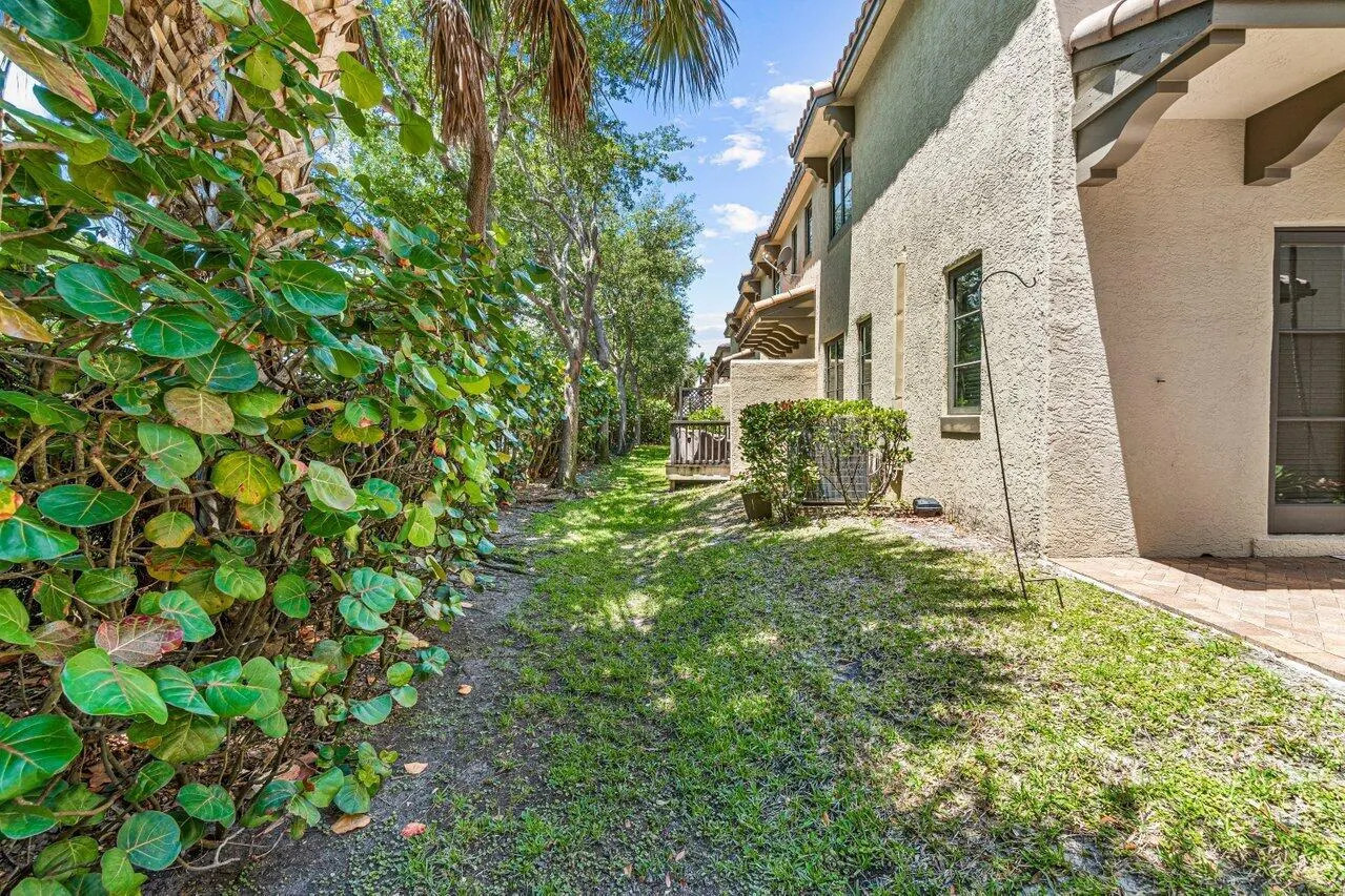 625 Via Villagio