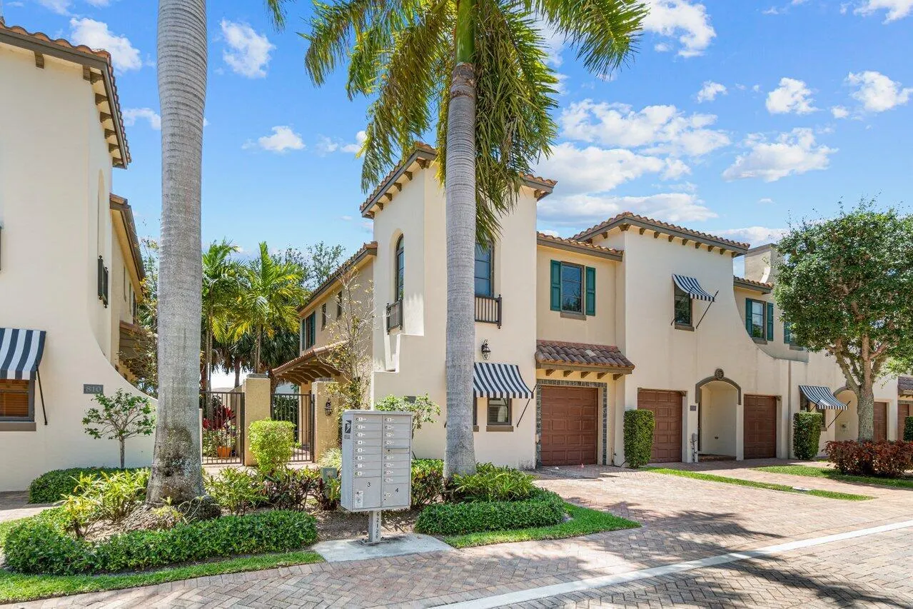 625 Via Villagio