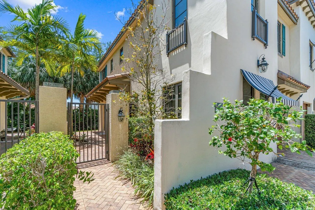 625 Via Villagio