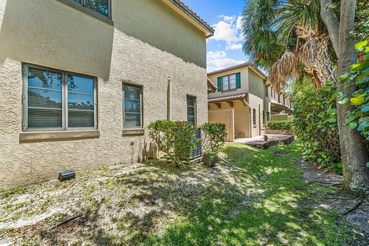625 Via Villagio