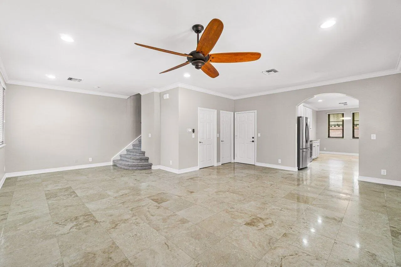 625 Via Villagio
